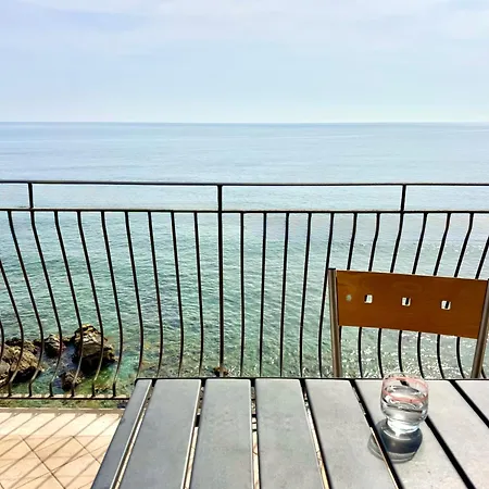 Casa Andrea - Frontemare Con Terrazza